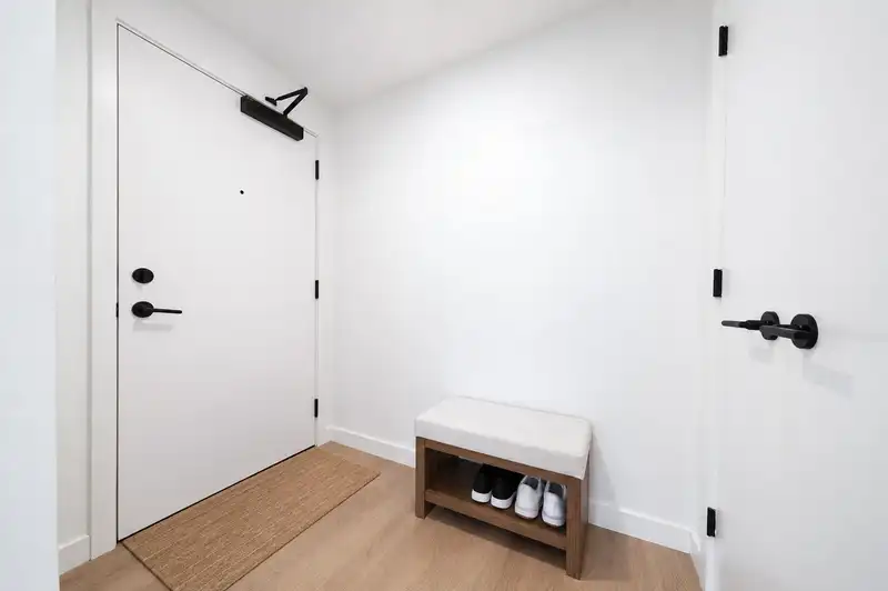 2410 10448 UNIVERSITY DRIVE - photo 4 of 25