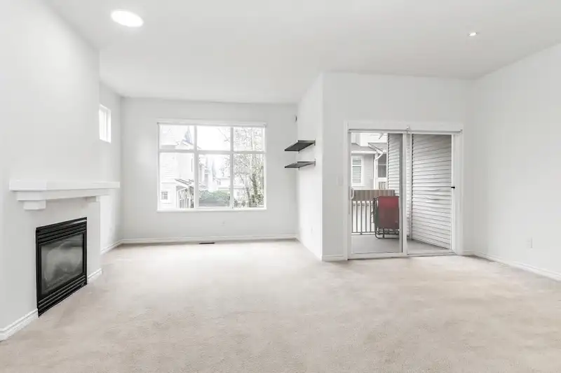 28 14959 58 AVENUE - photo 3 of 28
