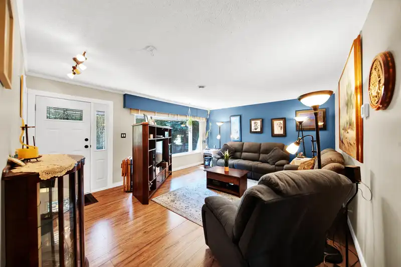 12669 96 AVENUE - photo 1 of 33
