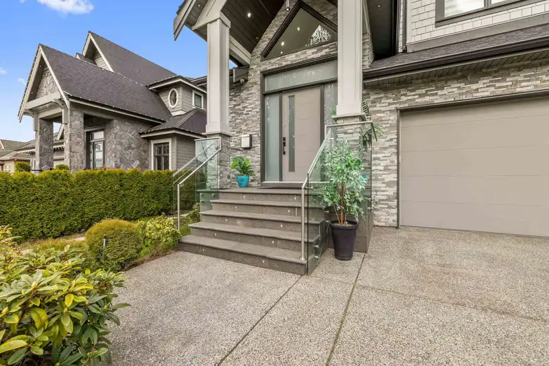 15689 106A AVENUE - photo 3 of 25