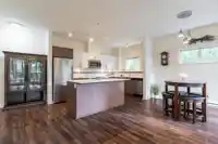 101 8733 160 STREET - thumbnail 8