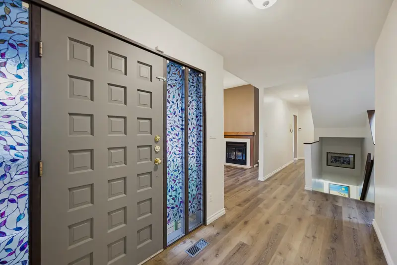 2608 TURRET CRESCENT - photo 4 of 25