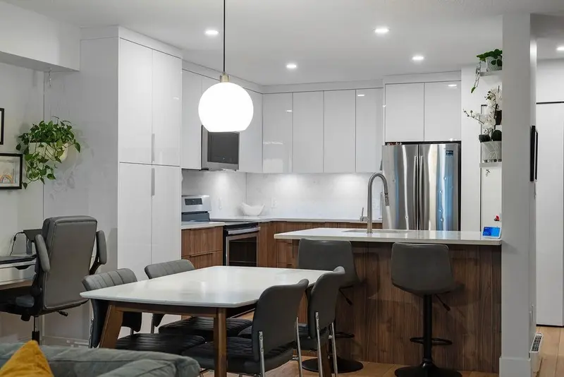 110 3978 ALBERT STREET - photo 2 of 25