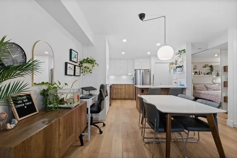 110 3978 ALBERT STREET - photo 3 of 25