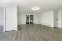 1 8220 KING GEORGE BOULEVARD - thumbnail 11