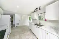 1 8220 KING GEORGE BOULEVARD - thumbnail 14