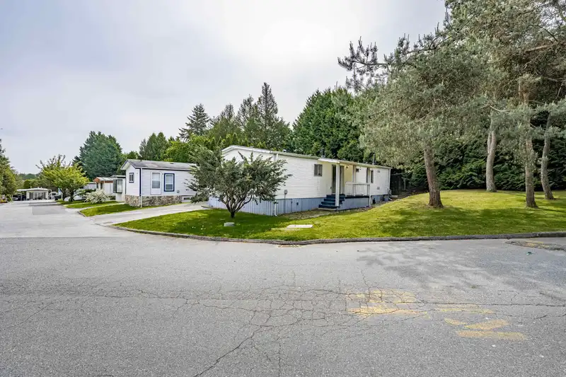 1 8220 KING GEORGE BOULEVARD - photo 3 of 28