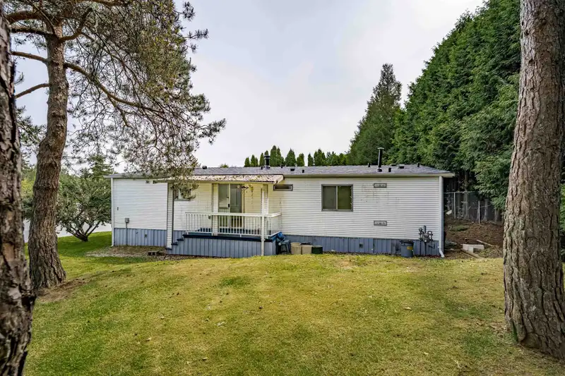 1 8220 KING GEORGE BOULEVARD - photo 4 of 28