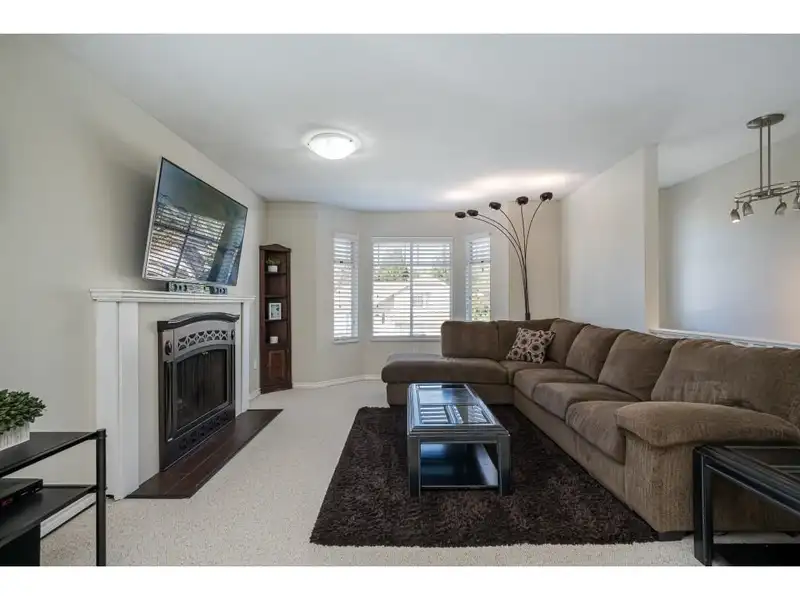 13526 64A AVENUE - photo 2 of 20