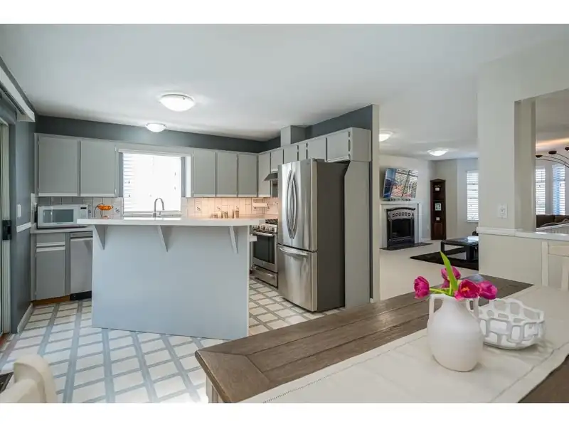 13526 64A AVENUE - photo 3 of 20