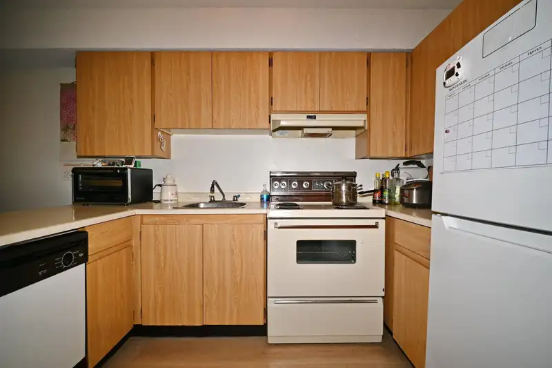 210 7144 133B STREET - photo 4 of 10