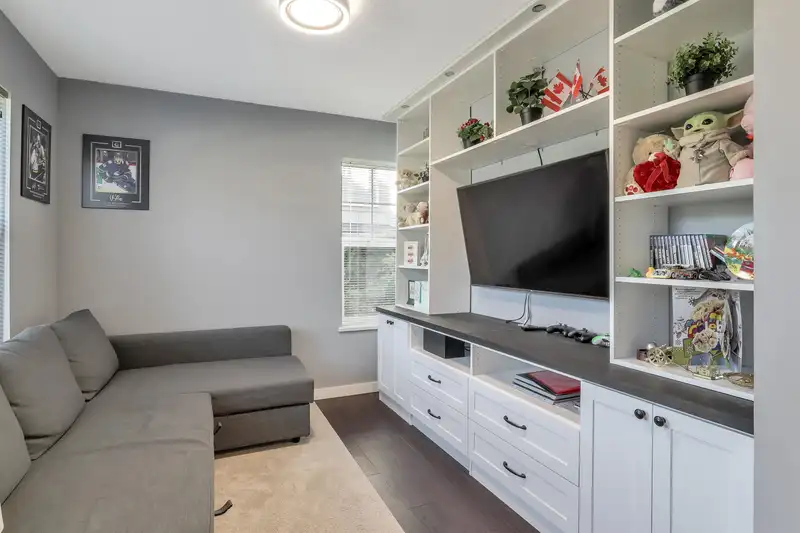 8 15788 104 AVENUE - photo 3 of 24