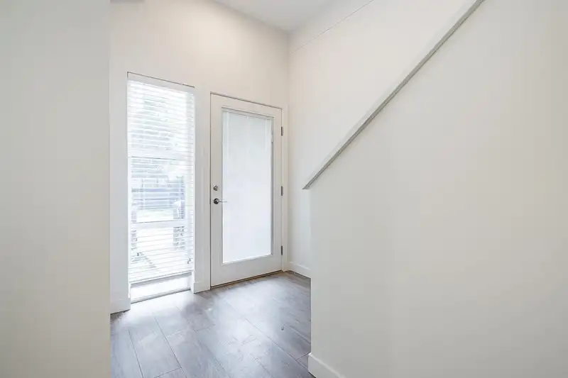 46 7288 188 STREET - photo 4 of 34