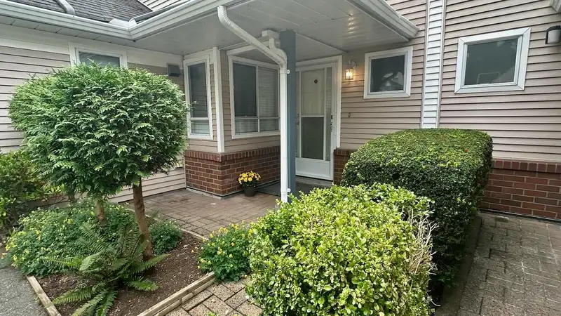 138 14154 103 AVENUE - photo 2 of 40