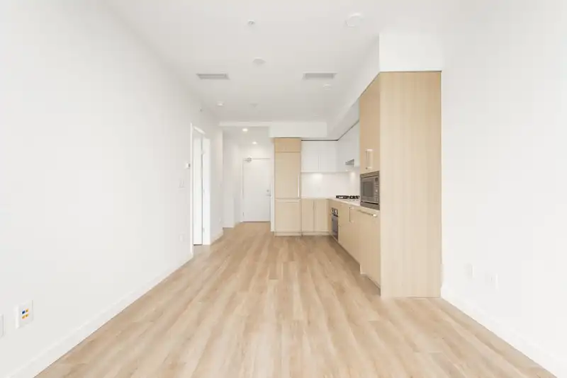 408 9675 KING GEORGE BOULEVARD - photo 4 of 17