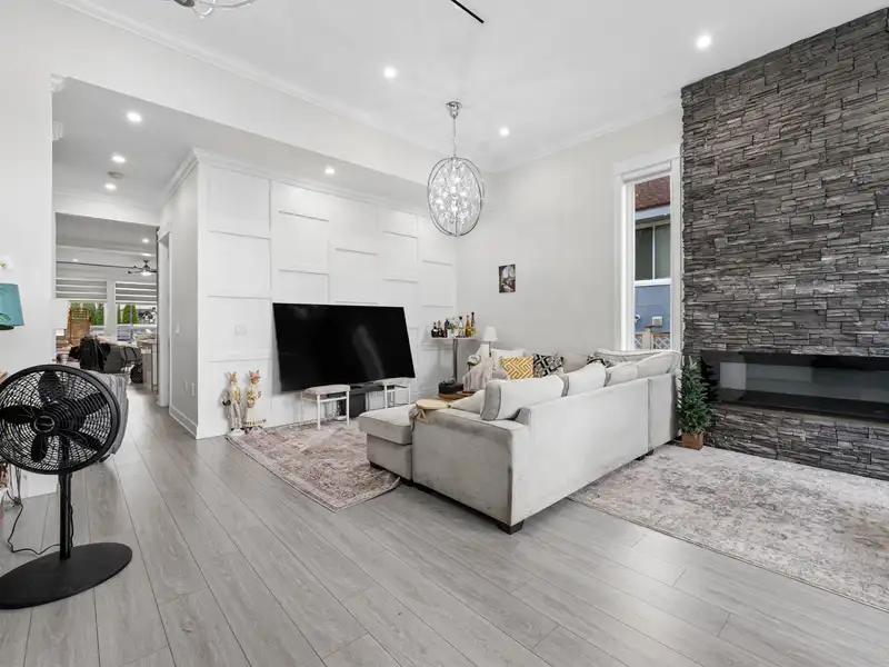 10850 156 STREET - photo 4 of 32