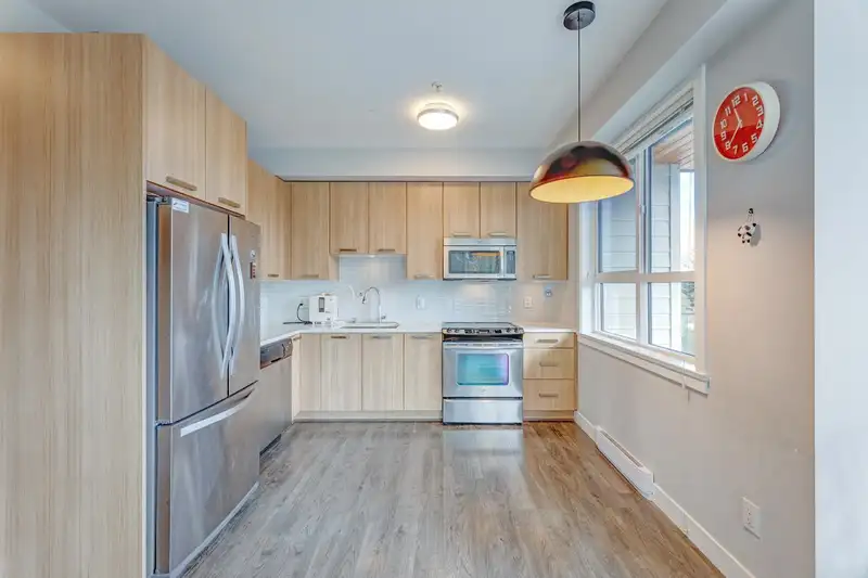 301 10455 154 STREET - photo 3 of 24
