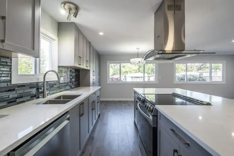 23 13650 80 AVENUE - photo 2 of 11