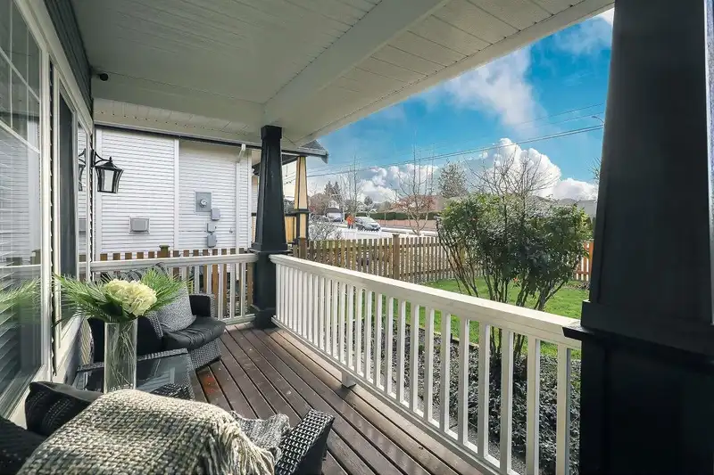6842 184TH STREET - photo 3 of 39