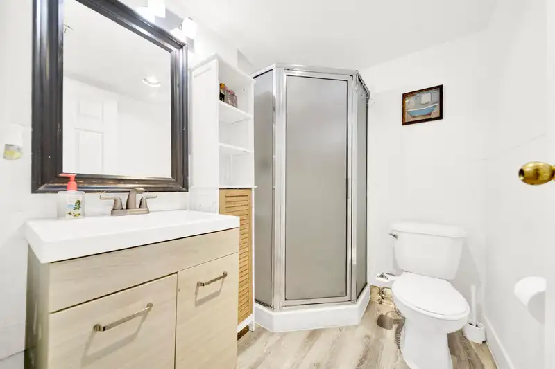 44 8280 121A STREET - photo 4 of 36
