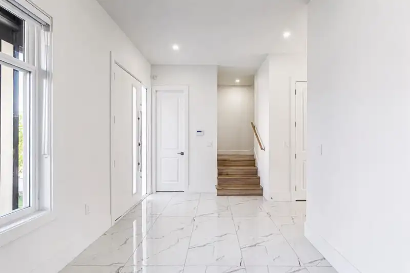 6258 147B STREET - photo 3 of 31