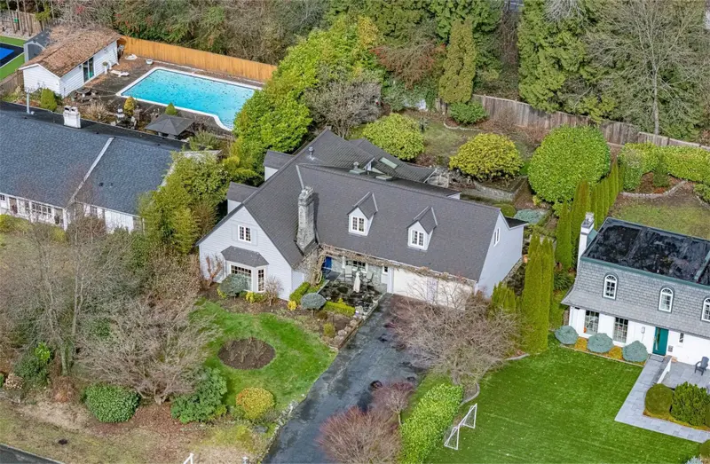 539 NEWCROFT PLACE - photo 3 of 25