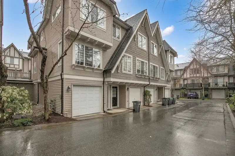 19 12778 66 AVENUE - photo 1 of 25