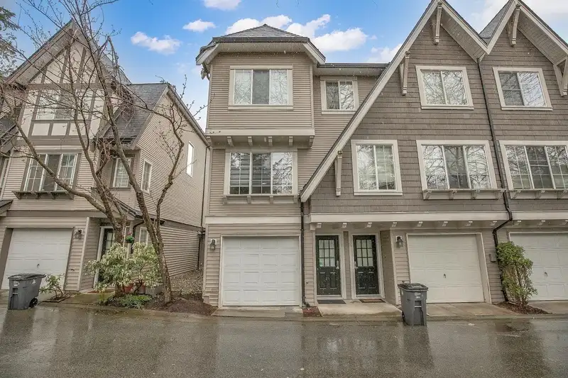 19 12778 66 AVENUE - photo 2 of 25