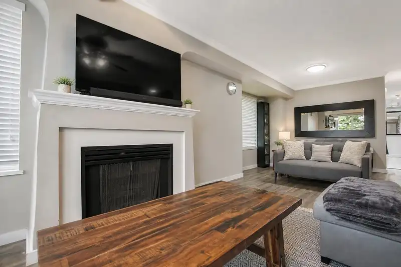 19 12778 66 AVENUE - photo 4 of 25