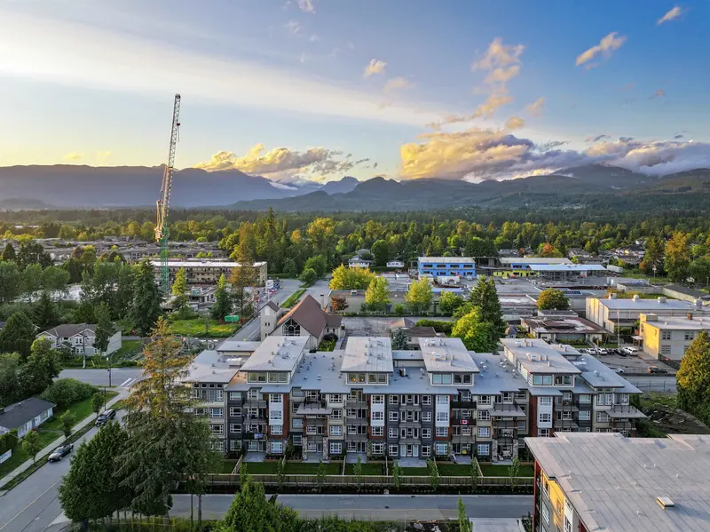 410 22562 121 AVENUE - photo 3 of 25