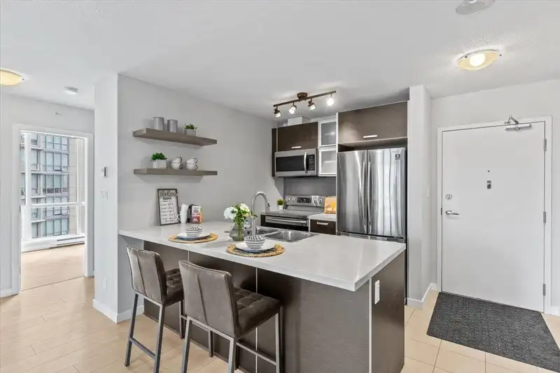 1009 13688 100 AVENUE - photo 3 of 26