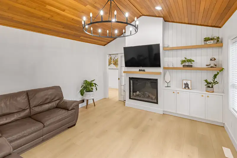 15542 58A AVENUE - photo 3 of 30