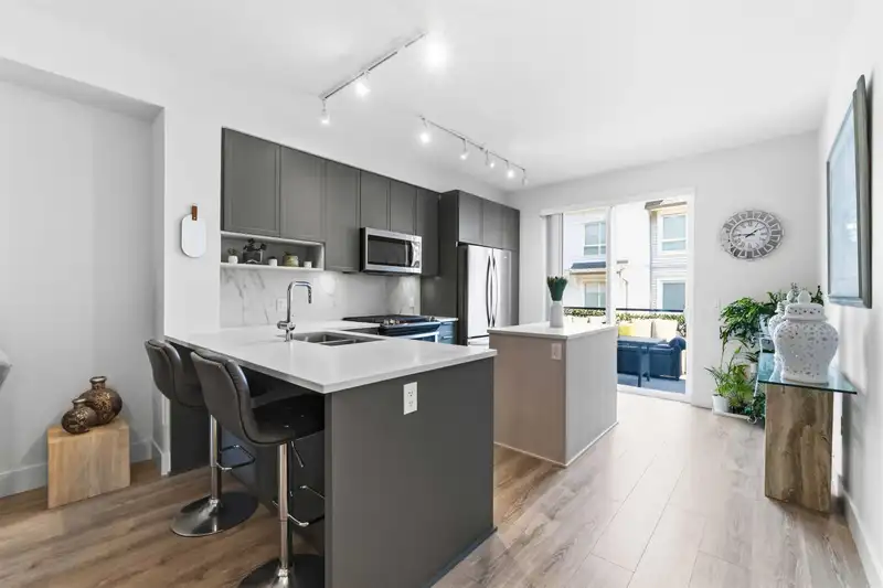 67 9718 161A STREET - photo 2 of 33