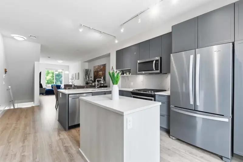 67 9718 161A STREET - photo 3 of 33