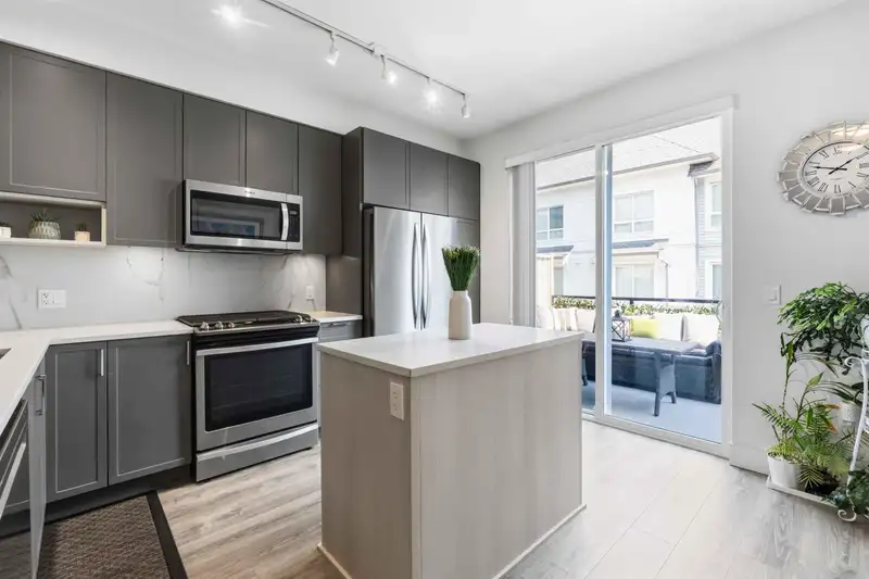 67 9718 161A STREET - photo 4 of 33