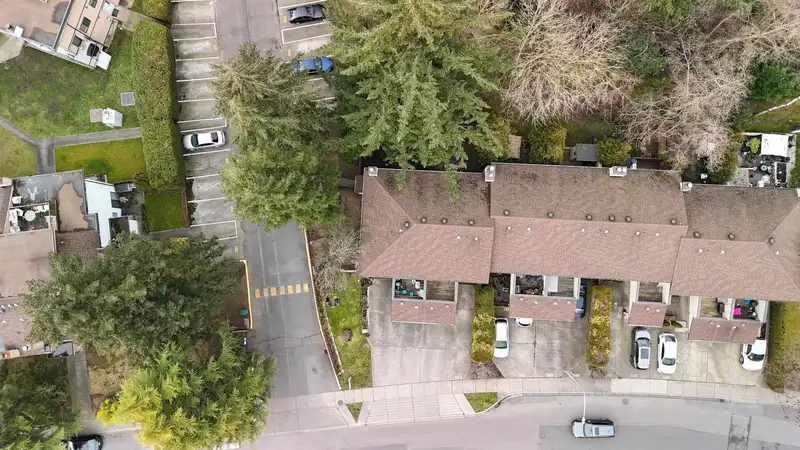 13301 70B AVENUE - photo 2 of 39