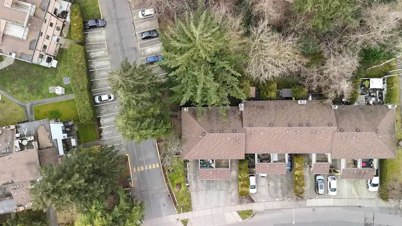 13301 70B AVENUE - photo 3 of 39
