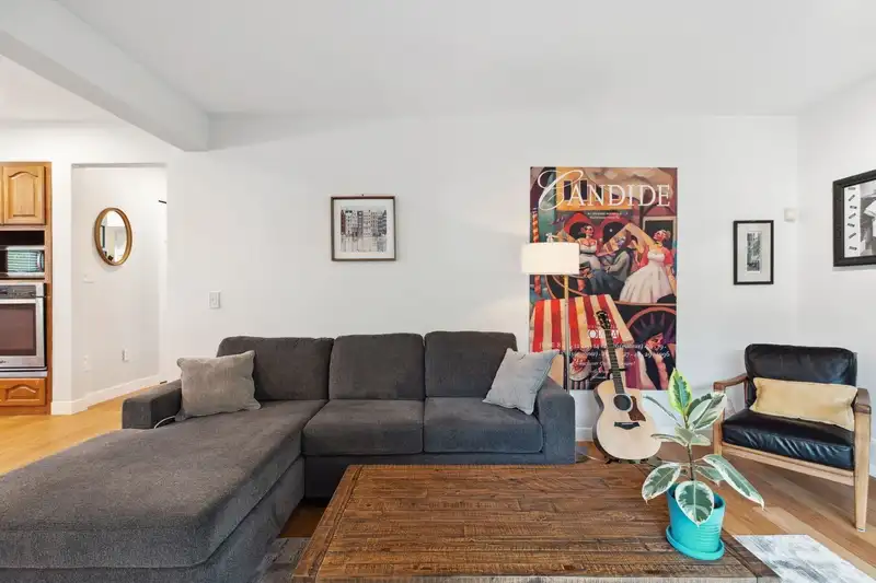14370 83 AVENUE - photo 2 of 34