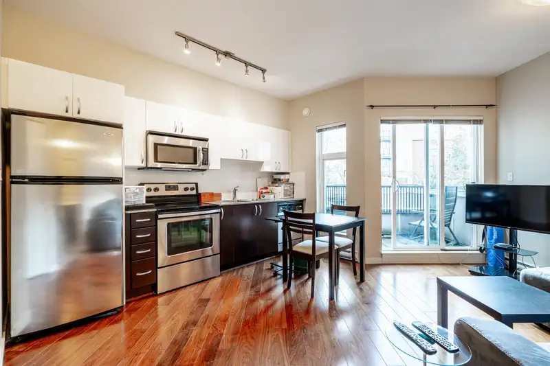 212 13728 108 AVENUE - photo 3 of 18