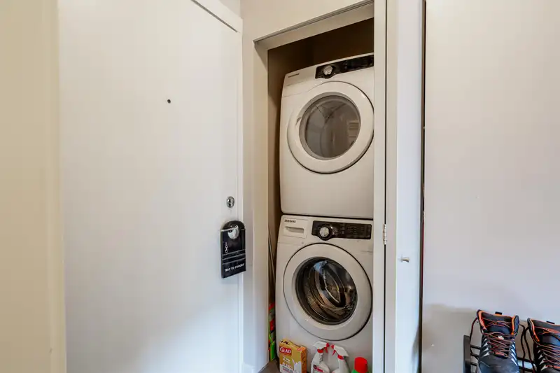 212 13728 108 AVENUE - photo 4 of 18