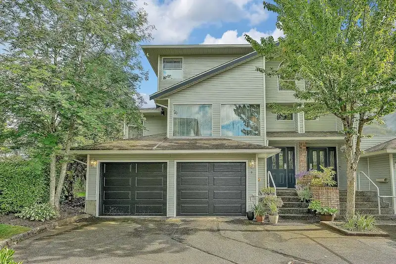 9 16363 85 AVENUE - photo 1 of 40
