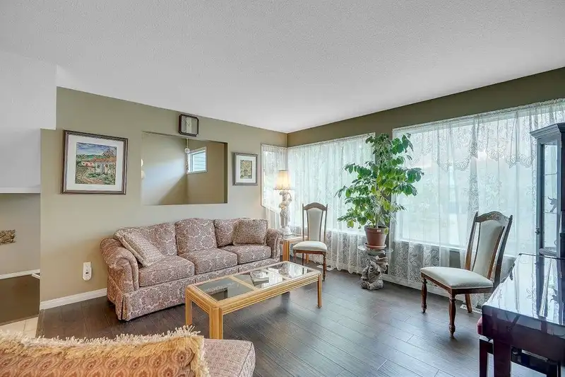 9 16363 85 AVENUE - photo 2 of 40