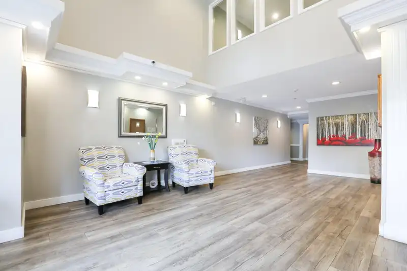 402 13870 70 AVENUE - photo 2 of 40