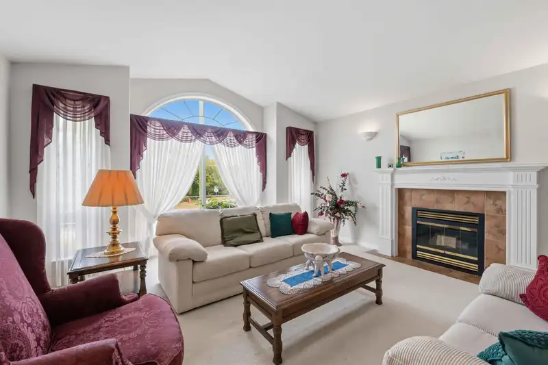 15988 112 AVENUE - photo 4 of 39