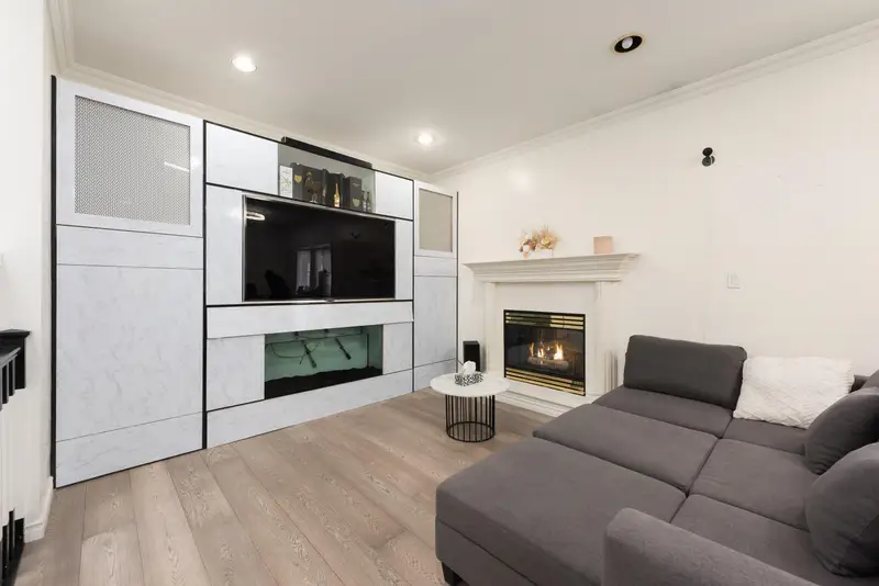 805 E 57TH AVENUE - photo 2 of 25