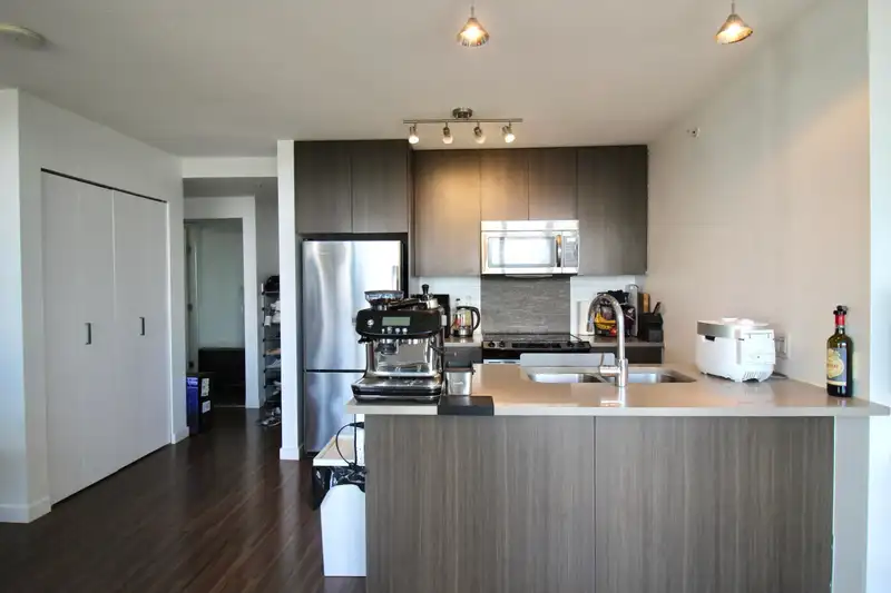 1715 13325 102A AVENUE - photo 1 of 23
