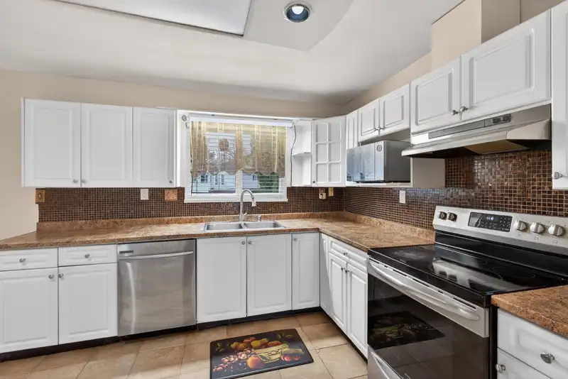 8927 146A STREET - photo 4 of 23