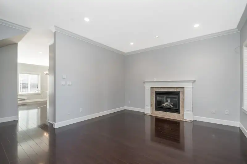 19090 68 AVENUE - photo 2 of 40