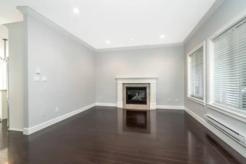 19090 68 AVENUE - photo 4 of 40