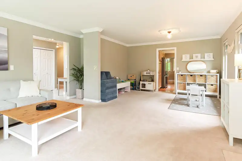 16333 79 AVENUE - photo 4 of 33